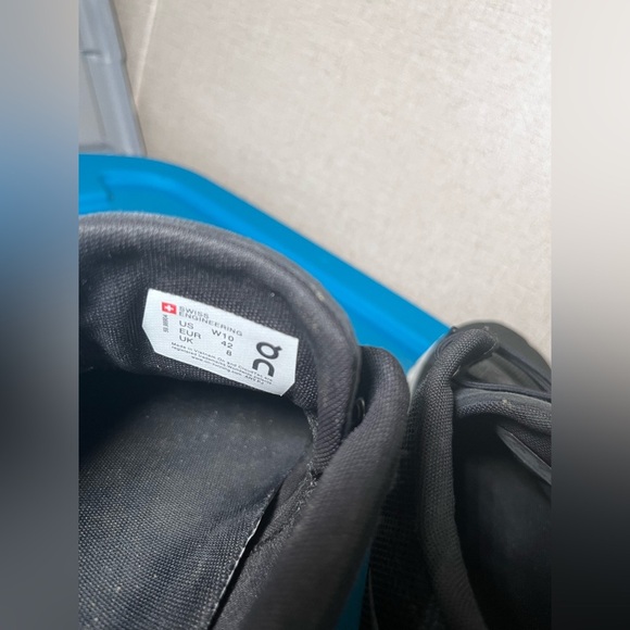 On Running Men's Black and White Athletic Shoes W10 - Picture 8 of 10